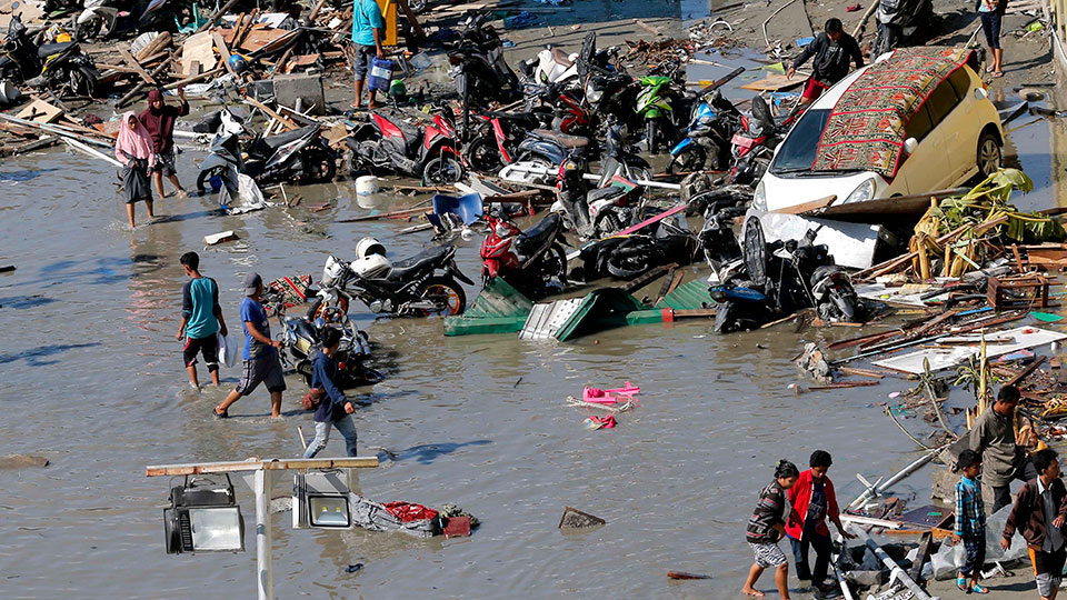 Indonesia quake toll jumps as survivors grow more desperate
