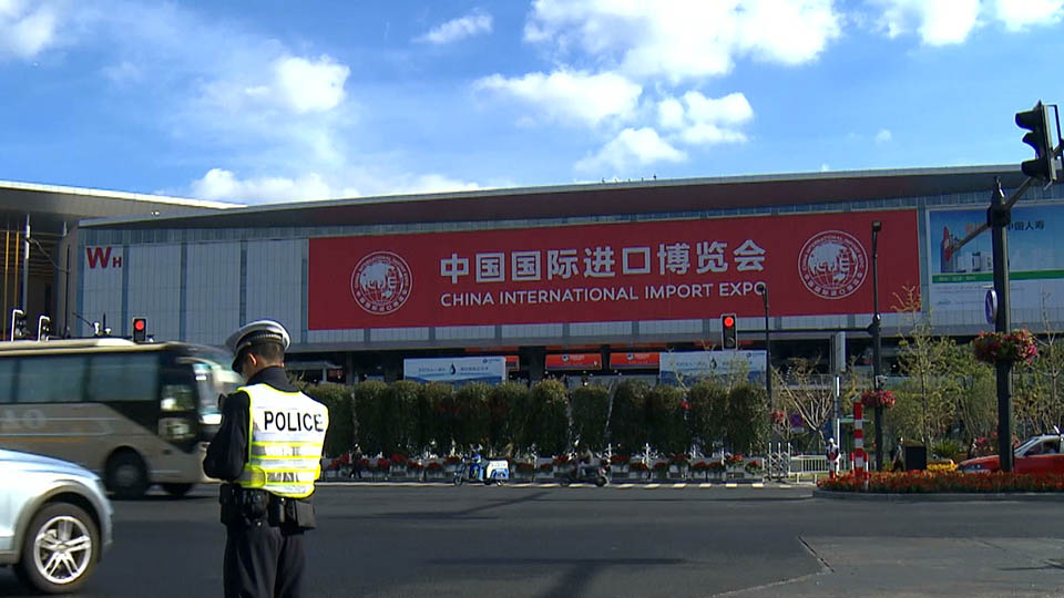 Final touches before China International Import Expo gets underway