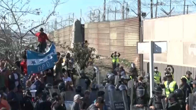 Migrants arrested on both sides of US-Mexico border after desperate attempt to cross