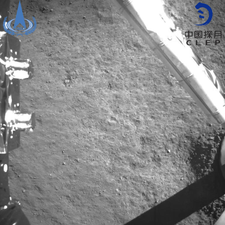 An image captured during the landing process of Chang'e-4 lunar probe /CNSA Photo
