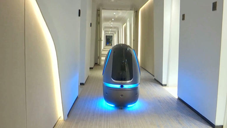 Alibaba's FlyZoo Hotel makes use of smart technology & robots