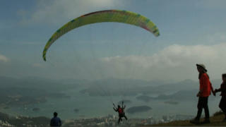 Paragliding offers welcome escape for urbanites in Hong Kong
