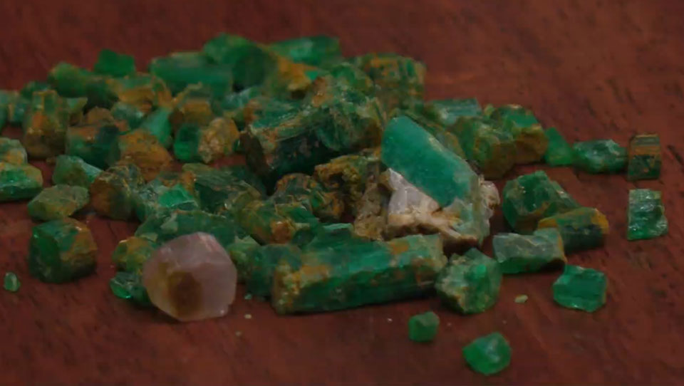 Afghanistan gem hunters risk all for precious minerals