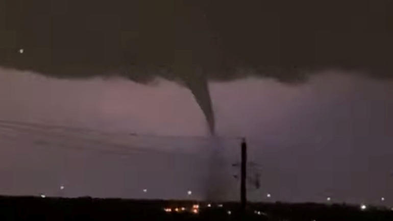 Tornado rips through Dallas area and part of Arkansas