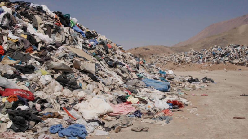 Chile’s Atacama Desert Transformed in a Discarded Clothing Graveyard ...