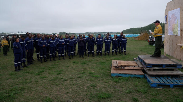 International firefighters help fight Canadian wildfires