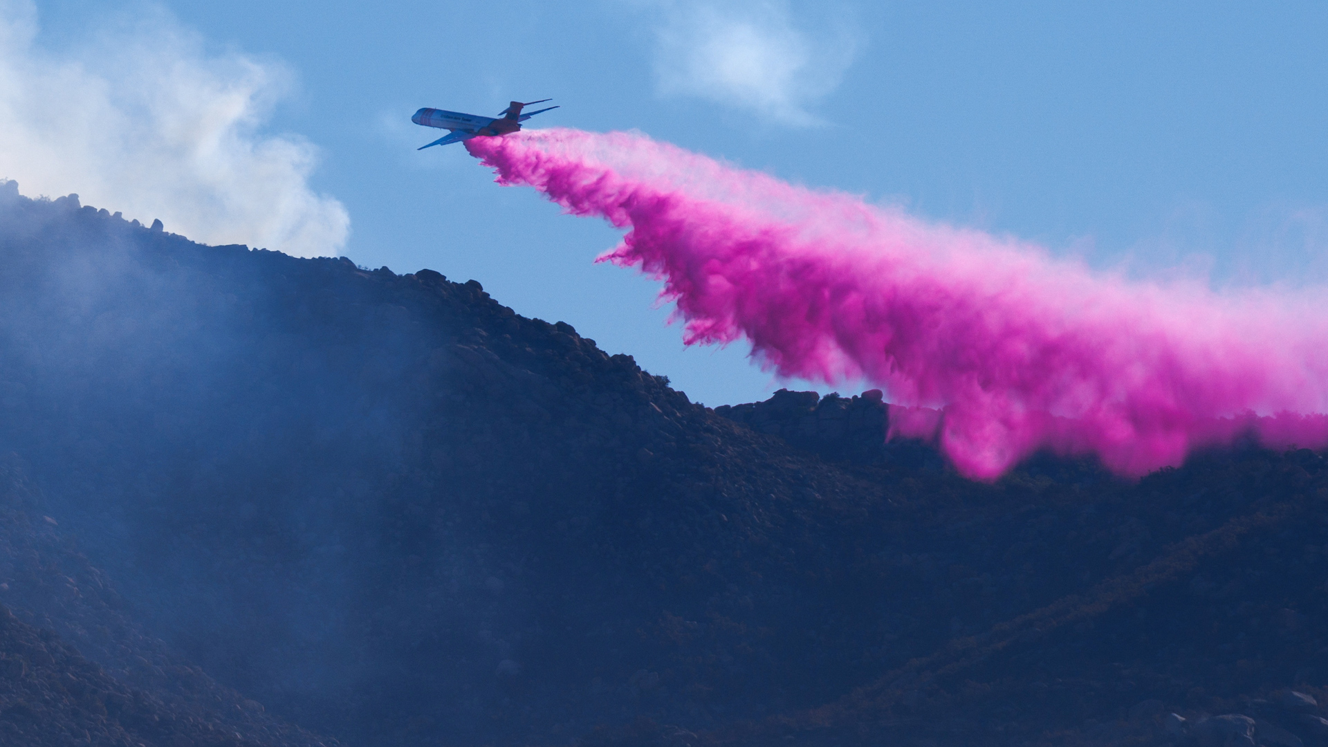 Southern California wildfire forces 4,000 residents to evacuate homes