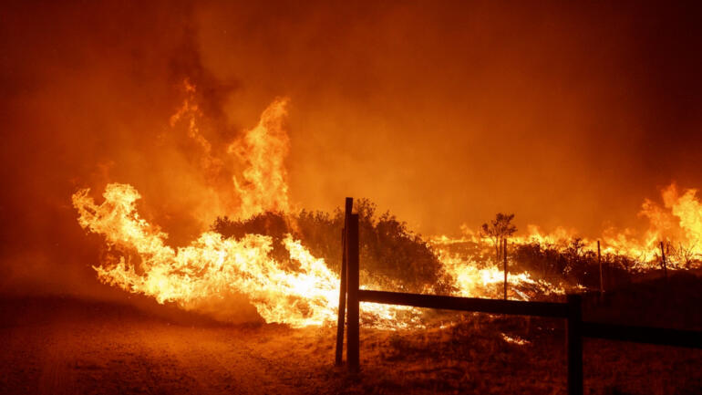 Southern California fire burns 4,500 hectares