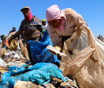 The closure of an old dump
threatens the livelihoods of thousands of people who survive on what they
can scavenge there. Lixão da Estrutural dump