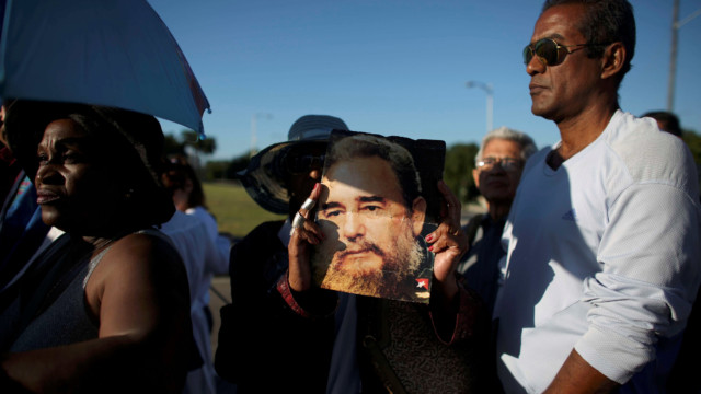 Fidel Castro's ashes journey to Santiago
