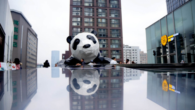 A 15-meter-tall Panda sculpture hangs on the International Finance Square building in Chengdu, Sichuan Province. (Photo from CFP) Panda sculpture