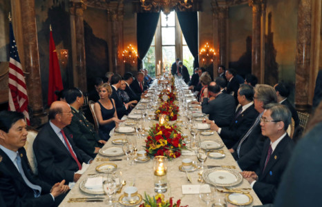 President Donald Trump and Chinese President Xi Jinping, with their wives, first lady Melania Trump and Chinese first lady Peng Liyuan are seated at the center, during a dinner at Mar-a-Lago, Thursday, April 6, 2017, in Palm Beach, Fla. (AP Photo/Alex Brandon)