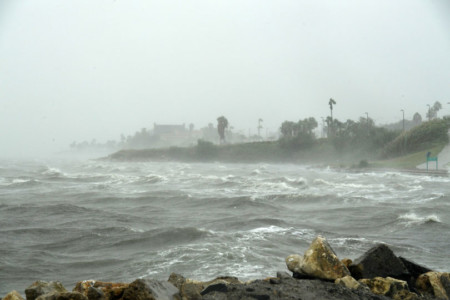 Strong winds batter seaside houses before the approaching Hurricane Harvey in Corpus Christi, Texas on August 25, 2017.
Hurricane Harvey will soon hit the Texas coast with forecasters saying it's possible for up to 3 feet of rain and 125 mph winds. / AFP PHOTO / MARK RALSTON Hurricane Harvey Slams Into Texas Gulf Coast