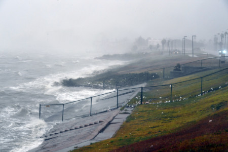 Strong winds batter seaside houses before the approaching Hurricane Harvey in Corpus Christi, Texas on August 25, 2017.
Hurricane Harvey will soon hit the Texas coast with forecasters saying it's possible for up to 3 feet of rain and 125 mph winds. / AFP PHOTO / MARK RALSTON