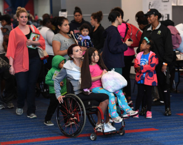 Evacuees arrive at the Convention Center which is housing people from flooded homes after Hurricane Harvey caused heavy flooding in Houston, Texas on August 29, 2017.
(AFP PHOTO / MARK RALSTON)