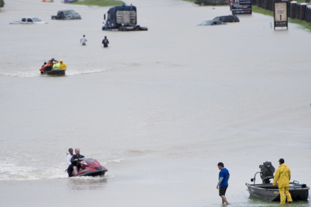 Volunteer rescuers evacuate people from a flooded residential area during the aftermath of Hurricane Harvey on August 29, 2017 in Houston, Texas.
Floodwaters have breached a levee south of the city of Houston, officials said Tuesday, urging residents to leave the area immediately. (AFP PHOTO / Brendan Smialowski)