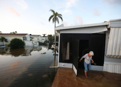 Carolyn Cole removes her belongings from her home that was flooded by Hurricane Irma on September 12, 2017 in Bonita Springs, Florida. (Mark Wilson/Getty Images/AFP)