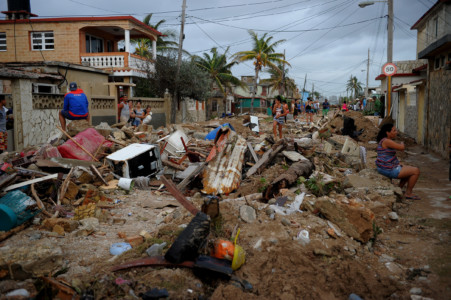 View of damages after the passage of Hurricane Irma, in Cojimar neighborhood in Havana, on September 10, 2017. Residents of Cuba's historic capital Havana were waist-deep in floodwaters after Hurricane Irma, on its way to Florida, swept by, cutting off power and forcing the evacuation of more than a million people. (AFP PHOTO / YAMIL LAGE)