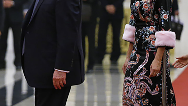 U.S. President Donald Trump and first lady Melania arrive for the state dinner at the Great Hall of the People in Beijing, China, November 9, 2017.
Donald Trump urged Chinese leader Xi Jinping to work hard and act fast to help resolve the North Korean nuclear crisis during talks in Beijing Thursday, warning that "time is quickly running out". / AFP PHOTO / POOL / THOMAS PETER